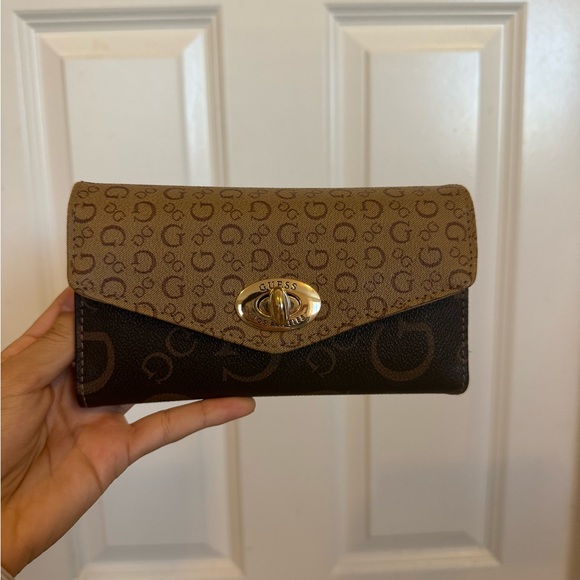 Guess wallet - Picture 2 of 5